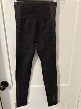 Fabletics XS dark grey/black leggings